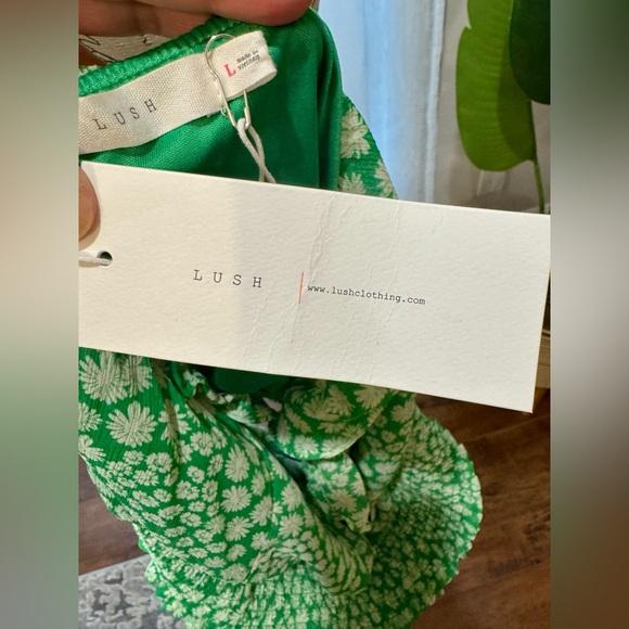 NWT ❤️ Lush Green Top, size Large - Picture 7 of 8